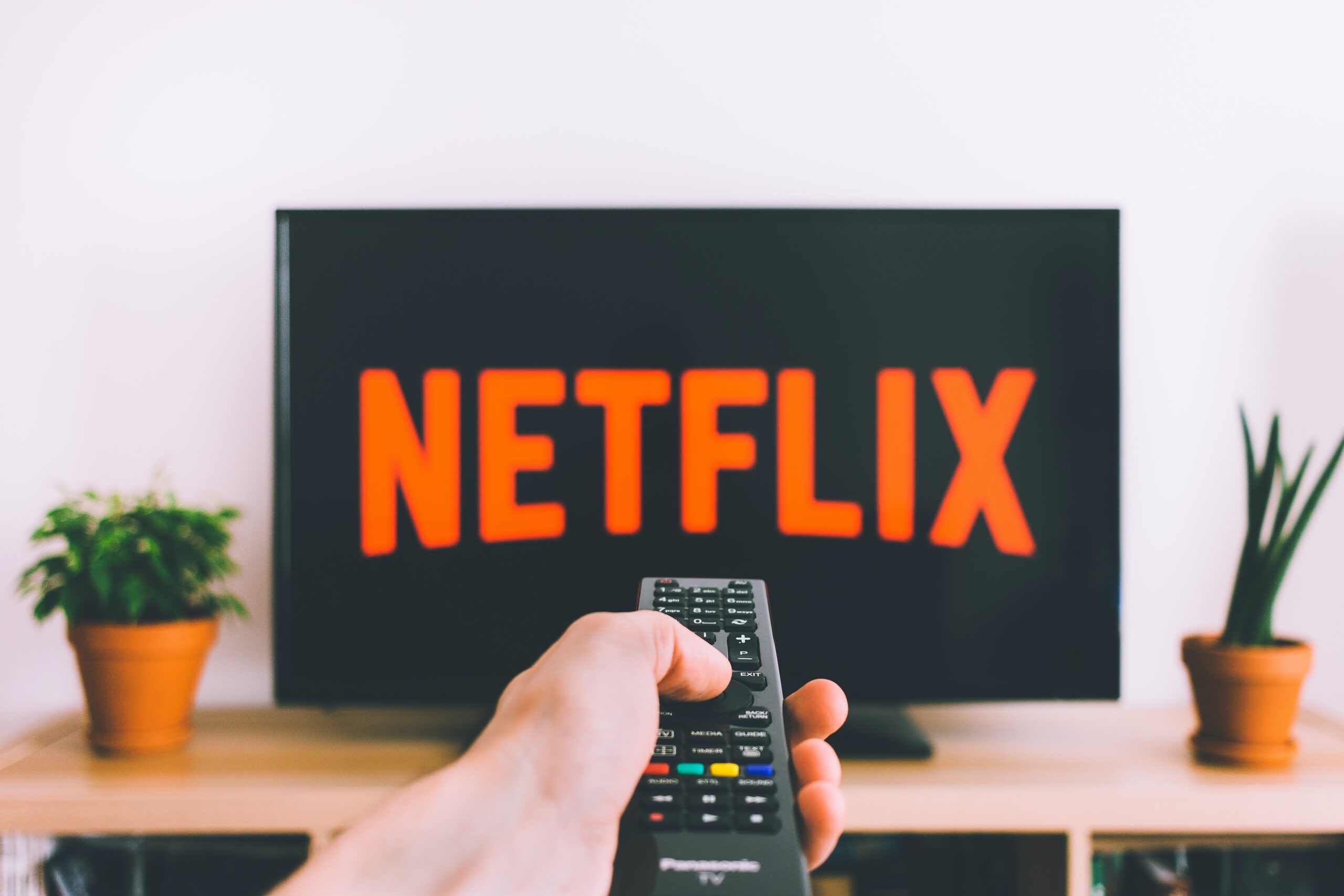 Top 5 Bingeable Netflix Shows You Need To Start NOW - FeedBox